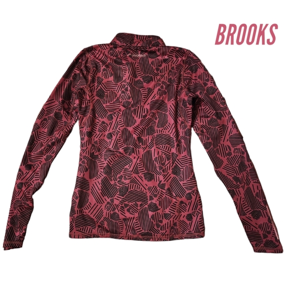 Brooks For Women Equilibrium Tech Pullover w thumbholes - Picture 2 of 6